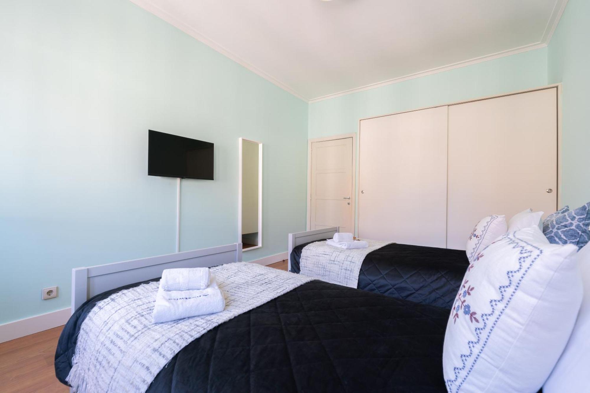 Host Wise - Colorful Bright Flat With Balcony Apartment Порто Стая снимка